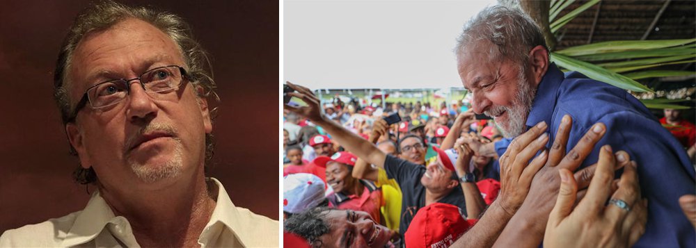 Em um artigo intitulado "A queda de Lula. A democracia brasileira parece mais débil", publicado pelo jornal New Yorker, o jornalista conservador norte-americano Jon Lee Anderson, observa que a prisão do ex-presidente Lula é resultado do crescimento da direita em toda a América Latina e que ele "não é apenas uma das figuras públicas mais carismáticas da América Latina, mas ainda é o político mais popular do Brasi"; Anderson ressalta, ainda, que "grande parte da conquista social de Lula agora pode estar em risco", uma vez que "o país que está polarizado entre liberais e conservadores, e os últimos mostraram-se determinados, de todas as maneiras possíveis, a reverter as reformas que Lula e Dilma instituíram" (Foto: Paulo Emílio) Em um artigo intitulado "A queda de Lula. A democracia brasileira parece mais débil", publicado pelo jornal New Yorker, o jornalista conservador norte-americano Jon Lee Anderson, observa que a prisão do ex-presidente Lula é resultado do crescimento da direita em toda a América Latina e que ele "não é apenas uma das figuras públicas mais carismáticas da América Latina, mas ainda é o político mais popular do Brasi"; Anderson ressalta, ainda, que "grande parte da conquista social de Lula agora pode estar em risco", uma vez que "o país que está polarizado entre liberais e conservadores, e os últimos mostraram-se determinados, de todas as maneiras possíveis, a reverter as reformas que Lula e Dilma instituíram"