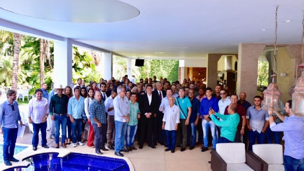 Conduzidos pelo deputado estadual José Nelto (Podemos), lideranças de 19 municípios do Norte, Nordeste, Vale do São Patrício e Mato Grosso goiano declararam apoio nesta semana à pré-candidatura do senador Ronaldo Caiado (Democratas) ao governo, bem como à reeleição de Wilder Morais (Democratas) ao Senado; entre ex-prefeitos, vice-prefeitos e vereadores, as lideranças enfatizaram que Ronaldo Caiado é o nome da mudança em Goiás. Do MDB, 15 municípios foram representados (Foto: José Barbacena) Conduzidos pelo deputado estadual José Nelto (Podemos), lideranças de 19 municípios do Norte, Nordeste, Vale do São Patrício e Mato Grosso goiano declararam apoio nesta semana à pré-candidatura do senador Ronaldo Caiado (Democratas) ao governo, bem como à reeleição de Wilder Morais (Democratas) ao Senado; entre ex-prefeitos, vice-prefeitos e vereadores, as lideranças enfatizaram que Ronaldo Caiado é o nome da mudança em Goiás. Do MDB, 15 municípios foram representados