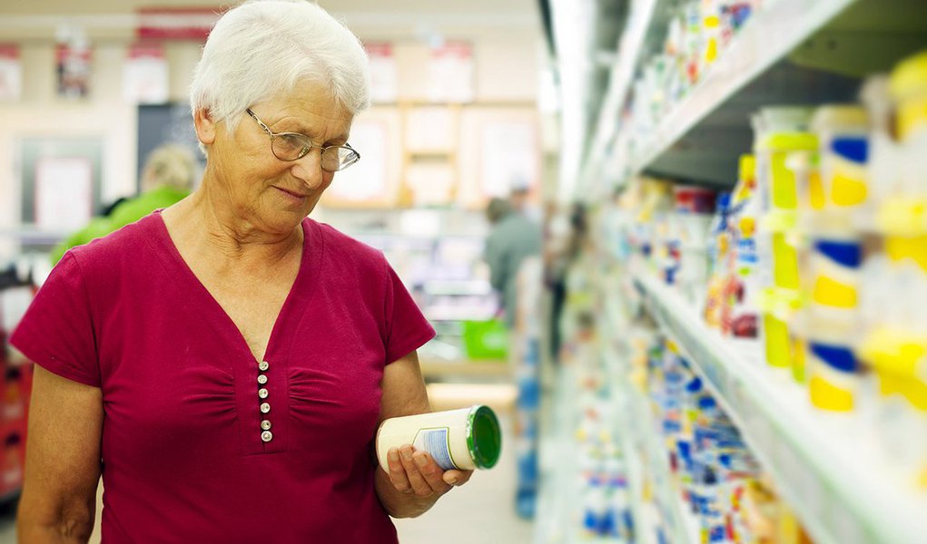 Índice de Preços ao Consumidor da Terceira Idade (IPC-3i), que mede a variação da cesta de consumo de famílias compostas por pessoas com mais de 60 anos de idade, registrou inflação de 0,89% no primeiro trimestre do ano; IPC-3i acumula inflação de 3,30% em 12 meses, segundo dados da Fundação Getulio Vargas (FGV) (Foto: Paulo Emílio) Índice de Preços ao Consumidor da Terceira Idade (IPC-3i), que mede a variação da cesta de consumo de famílias compostas por pessoas com mais de 60 anos de idade, registrou inflação de 0,89% no primeiro trimestre do ano; IPC-3i acumula inflação de 3,30% em 12 meses, segundo dados da Fundação Getulio Vargas (FGV)
