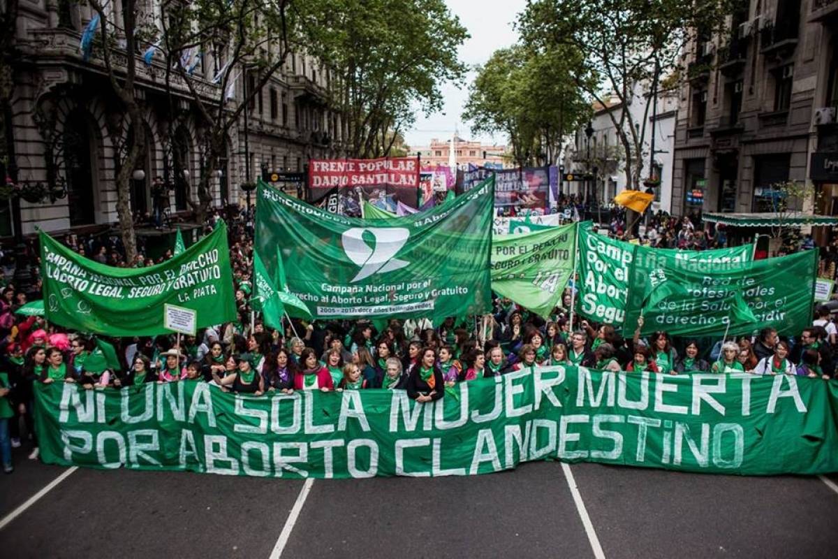 O projeto de lei, que pretende dar direito às cidadãs de interromperem gravidez até a 14ª semana, passou para o Senado argentino, que tomará a decisão final; segundo informa o jornal El País, a votação foi muito acalorada e durou mais de 20 horas (Foto: Leonardo Lucena) O projeto de lei, que pretende dar direito às cidadãs de interromperem gravidez até a 14ª semana, passou para o Senado argentino, que tomará a decisão final; segundo informa o jornal El País, a votação foi muito acalorada e durou mais de 20 horas