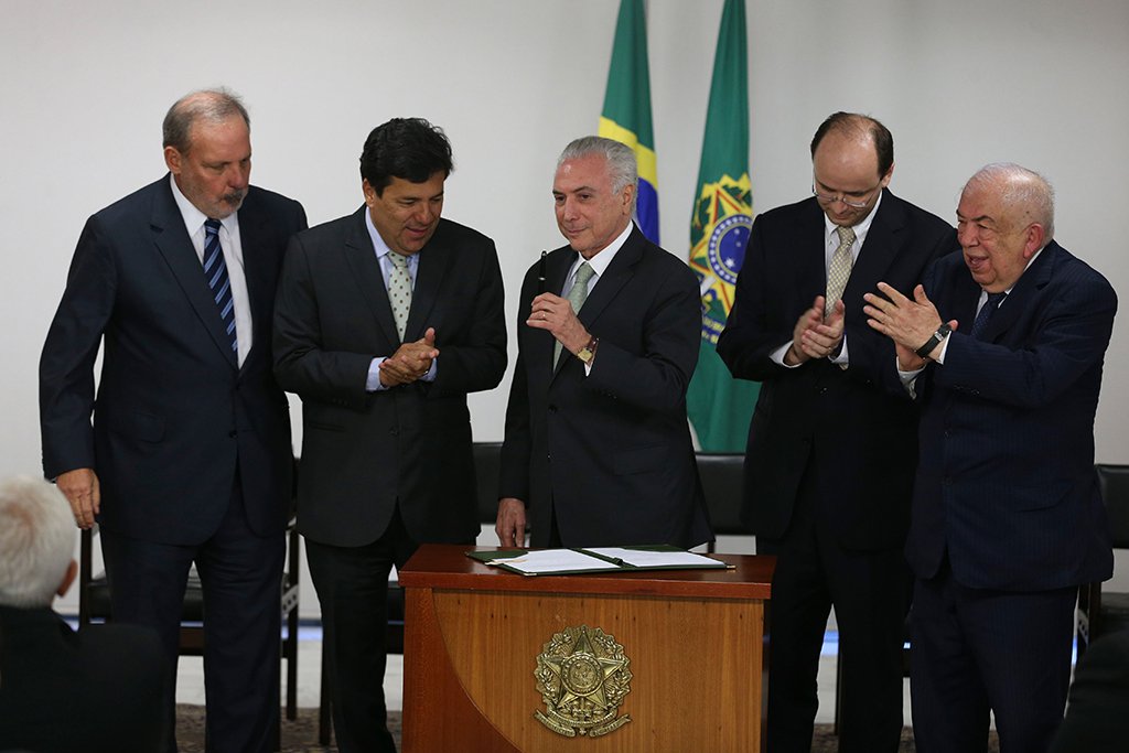 Brasília - O presidente Michel Temer sanciona o Projeto de Lei que cria a Universidade Federal do Delta do Parnaíba e a Universidade Federal do Agreste de Pernambuco (Valter Campanato/Agência Brasil) (Foto: Leonardo Lucena) Brasília - O presidente Michel Temer sanciona o Projeto de Lei que cria a Universidade Federal do Delta do Parnaíba e a Universidade Federal do Agreste de Pernambuco (Valter Campanato/Agência Brasil)