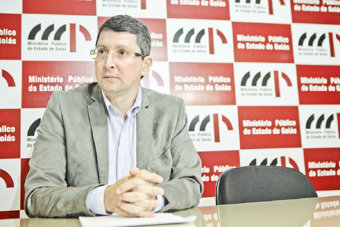Na Foto promotor de justiça Fernando Krebs. Materia sobre pedido de prisão de Maurucio Sampaio. Editoria de Cidades. Local: Ministerio Publico Estadual, Jardim Goias. Data: 03/06/2014 Foto: Demian Duarte (Foto: José Barbacena) Na Foto promotor de justiça Fernando Krebs. Materia sobre pedido de prisão de Maurucio Sampaio. Editoria de Cidades. Local: Ministerio Publico Estadual, Jardim Goias. Data: 03/06/2014 Foto: Demian Duarte