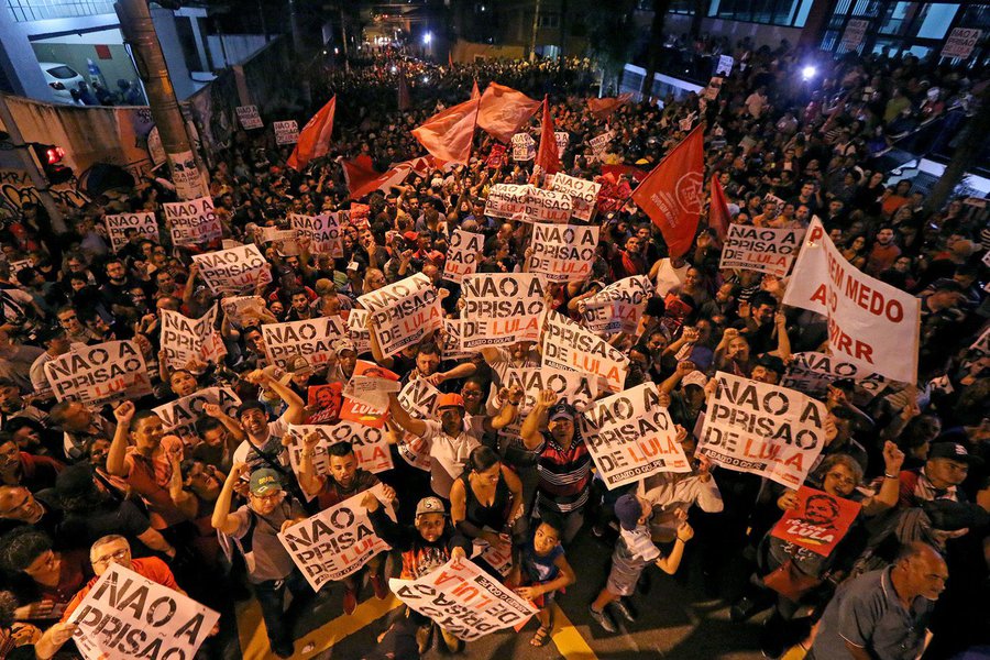 Vigília democrática em solidariedade à Lula. Sindicato dos Metalúrgicos do ABC. 05.04.2018 Foto: Adonis Guerra/SMABC (Foto: Paulo Emílio) Vigília democrática em solidariedade à Lula. Sindicato dos Metalúrgicos do ABC. 05.04.2018 Foto: Adonis Guerra/SMABC