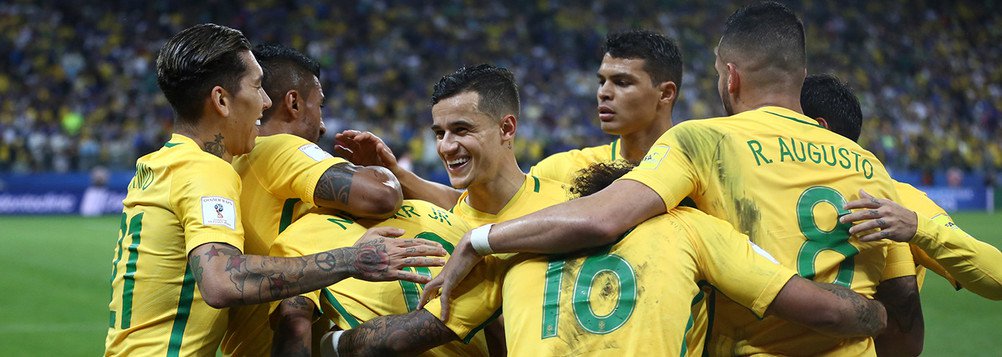 Ao falar da seleção de 82, o colunista Marcelo Zero diz se tratar "um time que fez um grande intelectual inglês, Eric Hobsbawn, escrever que, quem viu a seleção brasileira de 1970 jogar, sabe que o futebol pode ser uma forma de arte". "Pois bem, essa arte não surgiu dos porões da CBF, dos mal-geridos e tortuosos meandros dos nossos clubes de futebol, dos calendários caóticos de nossos campeonatos, dos conluios tenebrosos entre nossos ubíquos cartolas e empresários. E, muito menos, emergiu da lama política dos golpistas que vestiram a camisa da CBF"; "Os golpistas e a CBF continuarão com a popularidade que merecem. Eles já perderam o jogo por 10 a 0"
(Foto: Marcelo Zero) Ao falar da seleção de 82, o colunista Marcelo Zero diz se tratar "um time que fez um grande intelectual inglês, Eric Hobsbawn, escrever que, quem viu a seleção brasileira de 1970 jogar, sabe que o futebol pode ser uma forma de arte". "Pois bem, essa arte não surgiu dos porões da CBF, dos mal-geridos e tortuosos meandros dos nossos clubes de futebol, dos calendários caóticos de nossos campeonatos, dos conluios tenebrosos entre nossos ubíquos cartolas e empresários. E, muito menos, emergiu da lama política dos golpistas que vestiram a camisa da CBF"; "Os golpistas e a CBF continuarão com a popularidade que merecem. Eles já perderam o jogo por 10 a 0"