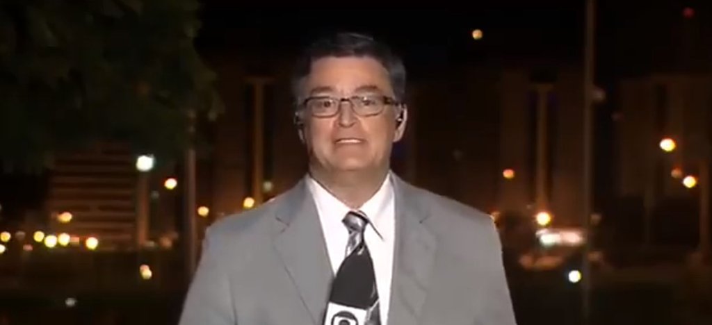 Os ventríloquos dos Marinho se preparavam para cornetar a iniciativa da Segunda Turma do Supremo, dando voz aos promotores que tentam promover um motim inútil e inusitado. Mas a Globo é que foi cornetada. Um trompetista anônimo fez um fundo musical tocando o hino Olê, olê, olá, Lulá, Lulá. Assista ao vídeo (Foto: Lelê Teles) Os ventríloquos dos Marinho se preparavam para cornetar a iniciativa da Segunda Turma do Supremo, dando voz aos promotores que tentam promover um motim inútil e inusitado. Mas a Globo é que foi cornetada. Um trompetista anônimo fez um fundo musical tocando o hino Olê, olê, olá, Lulá, Lulá. Assista ao vídeo