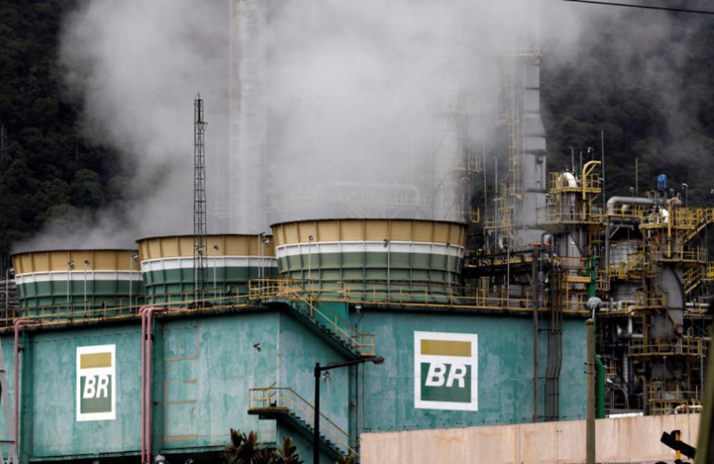 Tanques da estatal Petrobras em refinaria 03/02/2018 REUTERS/Paulo Whitaker (Foto: Pedro Augusto Pinho) Tanques da estatal Petrobras em refinaria 03/02/2018 REUTERS/Paulo Whitaker