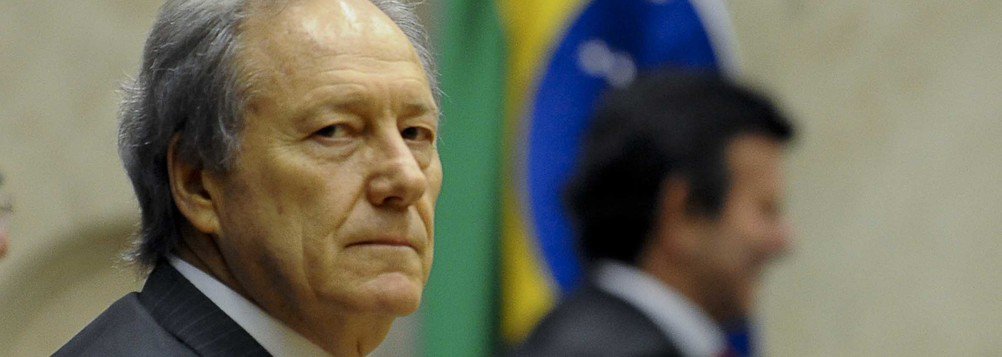 O ministro do STF Ricardo Lewandowski disse que o envio de processos contra parlamentares para instâncias inferiores vai depender do relator de cada ação; o STF decidiu que o foro por prerrogativa de função para deputados e senadores deve ser restrito a atos praticados durante o mandato e em razão dele; Lewandowski acredita que parte dos ministros já poderá enviar os processos a instâncias inferiores após a publicação da ata do julgamento, e outro grupo pode preferir esperar a publicação do acórdão (Foto: Leonardo Lucena) O ministro do STF Ricardo Lewandowski disse que o envio de processos contra parlamentares para instâncias inferiores vai depender do relator de cada ação; o STF decidiu que o foro por prerrogativa de função para deputados e senadores deve ser restrito a atos praticados durante o mandato e em razão dele; Lewandowski acredita que parte dos ministros já poderá enviar os processos a instâncias inferiores após a publicação da ata do julgamento, e outro grupo pode preferir esperar a publicação do acórdão