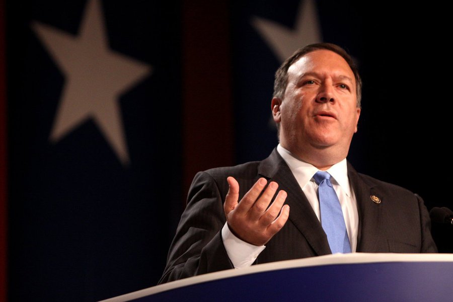 O Senado dos Estados Unidos confirmou nesta quinta-feira Mike Pompeo como secretário de Estado do presidente Donald Trump, colocando o ex-diretor da CIA em uma função fundamental para lidar com desafios de políticas externas dos EUA, como a Coreia do Norte e o Irã; Pompeo, um ex-oficial do Exército que foi um congressista republicano, é considerado uma figura leal a Trump com visões de mundo mais propensas a soluções com uso de força ao invés de diálogo (Foto: Aquiles Lins) O Senado dos Estados Unidos confirmou nesta quinta-feira Mike Pompeo como secretário de Estado do presidente Donald Trump, colocando o ex-diretor da CIA em uma função fundamental para lidar com desafios de políticas externas dos EUA, como a Coreia do Norte e o Irã; Pompeo, um ex-oficial do Exército que foi um congressista republicano, é considerado uma figura leal a Trump com visões de mundo mais propensas a soluções com uso de força ao invés de diálogo