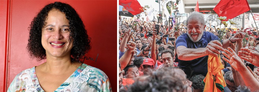 A deputada federal e presidente nacional do PCdoB, Luciana Santos (PE), destaca a importância do ex-presidente Lula para o povo brasileiro e alerta que “o conluio de forças que promoveu o golpe de Estado e agora tenta afastar Lula das urnas não consegue vencer uma eleição sequer através da via democrática e se depara com a soberania popular exigindo Lula como candidato à presidente”; sobre as eleições, avalia: “eu pressuponho que o PT lançará candidatura própria, mas em algum momento, teremos que fazer algum tipo de concessão. Se todo o campo puder se juntar no segundo turno, seria ótimo”; assista a íntegra (Foto: Lais Gouveia) A deputada federal e presidente nacional do PCdoB, Luciana Santos (PE), destaca a importância do ex-presidente Lula para o povo brasileiro e alerta que “o conluio de forças que promoveu o golpe de Estado e agora tenta afastar Lula das urnas não consegue vencer uma eleição sequer através da via democrática e se depara com a soberania popular exigindo Lula como candidato à presidente”; sobre as eleições, avalia: “eu pressuponho que o PT lançará candidatura própria, mas em algum momento, teremos que fazer algum tipo de concessão. Se todo o campo puder se juntar no segundo turno, seria ótimo”; assista a íntegra
