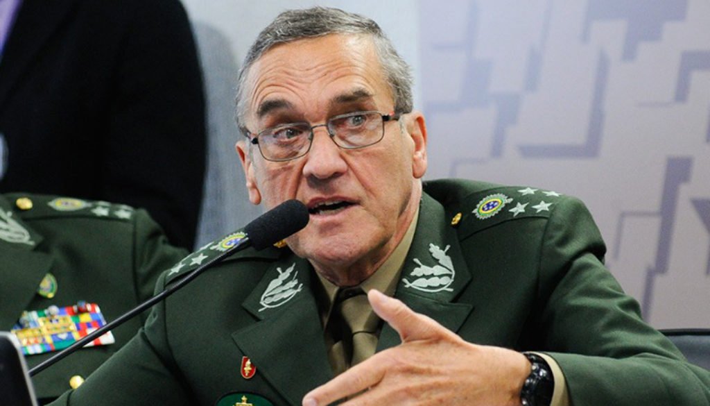 Uma licitação aberta em maio pelo Exército Brasileiro, mais especificamente o Comando Militar do Leste, estima a utilização de R$ 6,5 milhões em recursos públicos para a compra de alimentos e bebidas; lista, um tanto quanto requintada, inclui duas toneladas de camarão, 109 potes de caviar e outros itens como salmão e centenas de garrafas de bebidas alcoólicas como cerveja, uísque, cachaça, tequila, vinhos
(Foto: Aquiles Lins)
Uma licitação aberta em maio pelo Exército Brasileiro, mais especificamente o Comando Militar do Leste, estima a utilização de R$ 6,5 milhões em recursos públicos para a compra de alimentos e bebidas; lista, um tanto quanto requintada, inclui duas toneladas de camarão, 109 potes de caviar e outros itens como salmão e centenas de garrafas de bebidas alcoólicas como cerveja, uísque, cachaça, tequila, vinhos
