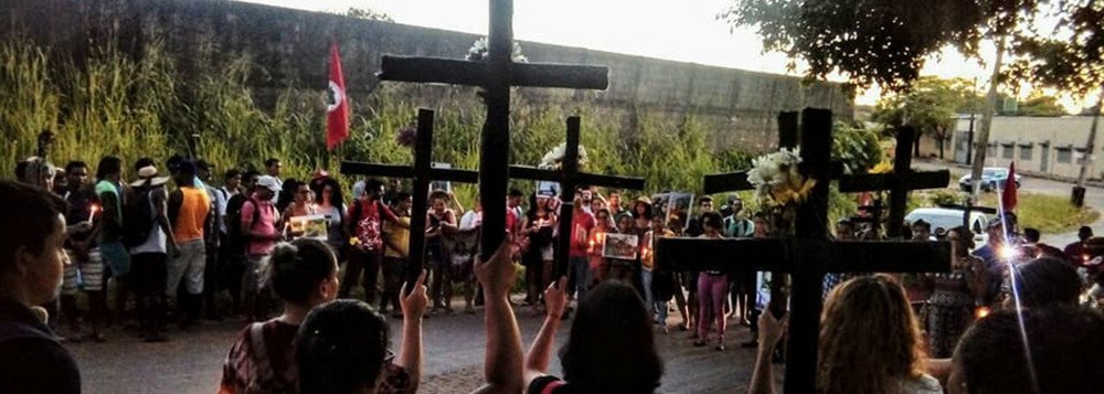 A Comissão Pastoral da Terra (CPT) denunciou nesta segunda-feira, 7, que um grupo de homens armados atacou um acampamento com dez famílias de trabalhadores rurais no município de São João do Araguaia, próximo à Marabá, no Estado do Pará; adultos e até bebês foram vítimas de uma seção de tortura por quase uma hora; "Os pistoleiros dispararam suas armas próximo do ouvido de duas crianças gêmeas de três meses de idade para aterrorizar sua mãe. Atiraram em redes com crianças dentro, além de derrubarem e pisotearem crianças no chão", afirma nota da CPT (Foto: Aquiles Lins) A Comissão Pastoral da Terra (CPT) denunciou nesta segunda-feira, 7, que um grupo de homens armados atacou um acampamento com dez famílias de trabalhadores rurais no município de São João do Araguaia, próximo à Marabá, no Estado do Pará; adultos e até bebês foram vítimas de uma seção de tortura por quase uma hora; "Os pistoleiros dispararam suas armas próximo do ouvido de duas crianças gêmeas de três meses de idade para aterrorizar sua mãe. Atiraram em redes com crianças dentro, além de derrubarem e pisotearem crianças no chão", afirma nota da CPT