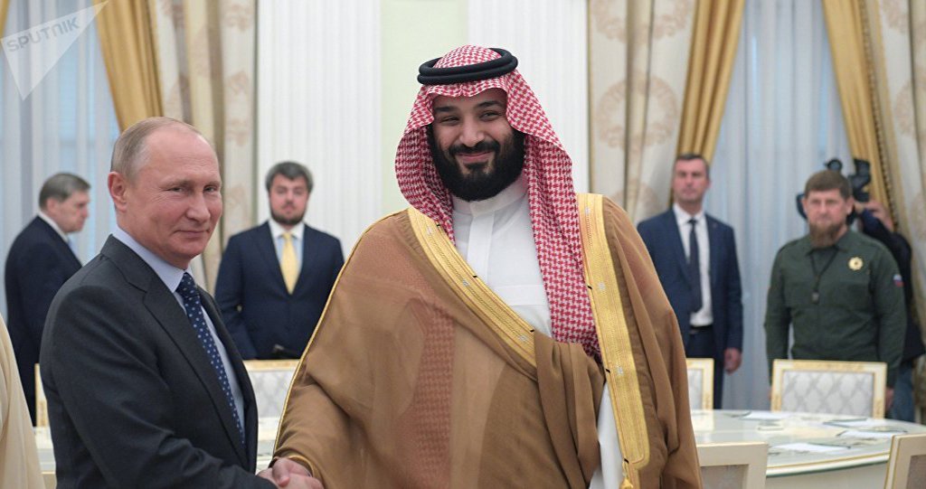 Mesmo que a Arábia Saudita tenha sofrido uma grande derrota na Copa do Mundo na Rússia, Moscou e Riad estão envolvidas em um tipo diferente de "jogo": o desenvolvimento de mecanismos para controlar os mercados globais de petróleo, diz um analista russo; ambos os países assumiram a responsabilidade pela estabilidade deste mercado, enquanto no Brasil o governo Temer entrega a preço da banana áreas do pré-sal para estrangeiros (Foto: Leonardo Lucena) Mesmo que a Arábia Saudita tenha sofrido uma grande derrota na Copa do Mundo na Rússia, Moscou e Riad estão envolvidas em um tipo diferente de "jogo": o desenvolvimento de mecanismos para controlar os mercados globais de petróleo, diz um analista russo; ambos os países assumiram a responsabilidade pela estabilidade deste mercado, enquanto no Brasil o governo Temer entrega a preço da banana áreas do pré-sal para estrangeiros