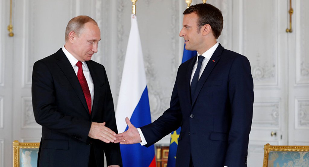 O presidente russo, Vladimir Putin, teve uma conversa telefônica com o presidente da França, Emmanuel Macron, na qual discutiu o acordo nuclear iraniano; Macron informou Putin sobre os resultados da sua visita aos EUA, com ênfase nas negociações quanto à situação do Plano de Ação Conjunto Global, referente ao programa nuclear iraniano; a assessoria de Putin adiciona que "os presidentes da Rússia e França se expressaram a favor da preservação do plano e da sua implementação rigorosa" (Foto: Leonardo Lucena) O presidente russo, Vladimir Putin, teve uma conversa telefônica com o presidente da França, Emmanuel Macron, na qual discutiu o acordo nuclear iraniano; Macron informou Putin sobre os resultados da sua visita aos EUA, com ênfase nas negociações quanto à situação do Plano de Ação Conjunto Global, referente ao programa nuclear iraniano; a assessoria de Putin adiciona que "os presidentes da Rússia e França se expressaram a favor da preservação do plano e da sua implementação rigorosa"