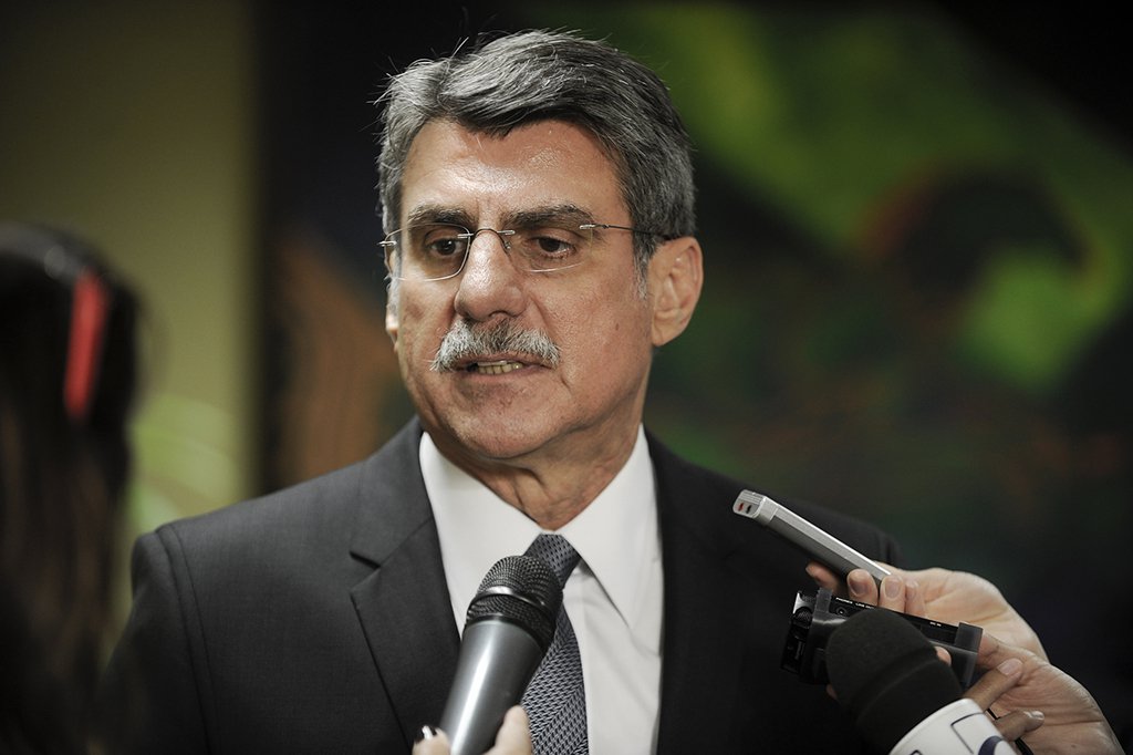O ex-diretor de Relações Institucionais da Odebrecht Cláudio Melo Filho reiterou que a empreiteira pagou R$ 5 milhões ao senador Romero Jucá (MDB-RR), líder do governo na Casa; de acordo com o ex-dirigente, o valor não foi destinado somente em razão do apoio do parlamentar ao processo legislativo de conversão em lei de uma que garantiu vantagens fiscais para empresas que atuavam no exterior; Melo Filho contou que o repasse foi definido por Marcelo Odebrecht e reflete a "importância política" de Jucá (Foto: Leonardo Lucena) O ex-diretor de Relações Institucionais da Odebrecht Cláudio Melo Filho reiterou que a empreiteira pagou R$ 5 milhões ao senador Romero Jucá (MDB-RR), líder do governo na Casa; de acordo com o ex-dirigente, o valor não foi destinado somente em razão do apoio do parlamentar ao processo legislativo de conversão em lei de uma que garantiu vantagens fiscais para empresas que atuavam no exterior; Melo Filho contou que o repasse foi definido por Marcelo Odebrecht e reflete a "importância política" de Jucá