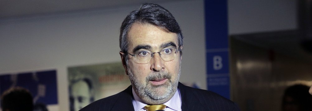 O deputado federal Henrique Fontana (PT-RS) voltou a criticar a política econômica entreguista do governo Michel Temer, ao dizer que "a privatização da Eletrobras vai gerar aumento da conta da luz! A experiência mundial comprova essa afirmação" (Foto: Leonardo Lucena) O deputado federal Henrique Fontana (PT-RS) voltou a criticar a política econômica entreguista do governo Michel Temer, ao dizer que "a privatização da Eletrobras vai gerar aumento da conta da luz! A experiência mundial comprova essa afirmação"