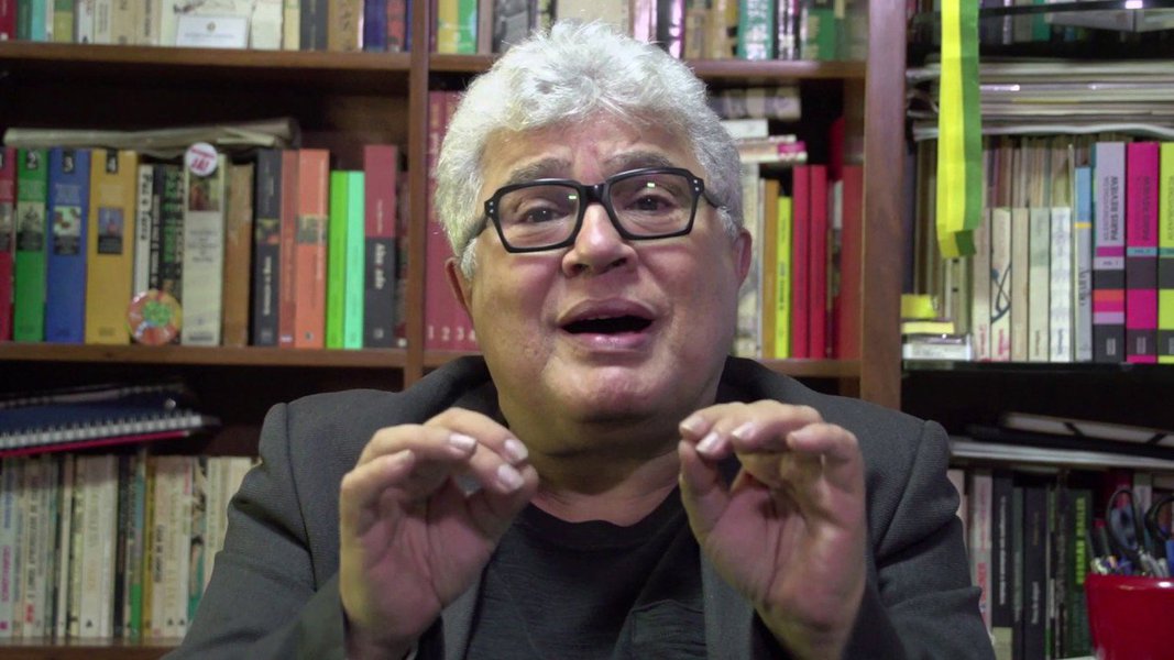 O jornalista Ricardo Noblat, que tem sido crítico contumaz do PT e de Lula, postou um vídeo em sua conta do twitter, no qual sua neta (uns três anos) grita “Lula livre”. “Como diria Gilberto Carvalho, é uma prova da evolução da espécie”, comentou Noblat. O vídeo teve 37 mil visualizações em 21 horas (Foto: Aquiles Lins) O jornalista Ricardo Noblat, que tem sido crítico contumaz do PT e de Lula, postou um vídeo em sua conta do twitter, no qual sua neta (uns três anos) grita “Lula livre”. “Como diria Gilberto Carvalho, é uma prova da evolução da espécie”, comentou Noblat. O vídeo teve 37 mil visualizações em 21 horas