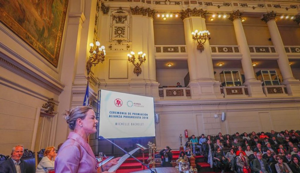 A presidente nacional do PT, senadora Gleisi Hoffmann (PR), denunciou a tentativa de governos do Brasil e do Chile construírem uma "aliança de direita para enfraquecer e tentar destruir a construção da Unasul". "É um desserviço aos povos. De agrado ao imperialismo"; parlamentar criticou a tentativa de impedimento à candidatura presidencial do ex-presidente Lula e o golpe contra Dilma Rousseff (Foto: Leonardo Lucena) A presidente nacional do PT, senadora Gleisi Hoffmann (PR), denunciou a tentativa de governos do Brasil e do Chile construírem uma "aliança de direita para enfraquecer e tentar destruir a construção da Unasul". "É um desserviço aos povos. De agrado ao imperialismo"; parlamentar criticou a tentativa de impedimento à candidatura presidencial do ex-presidente Lula e o golpe contra Dilma Rousseff