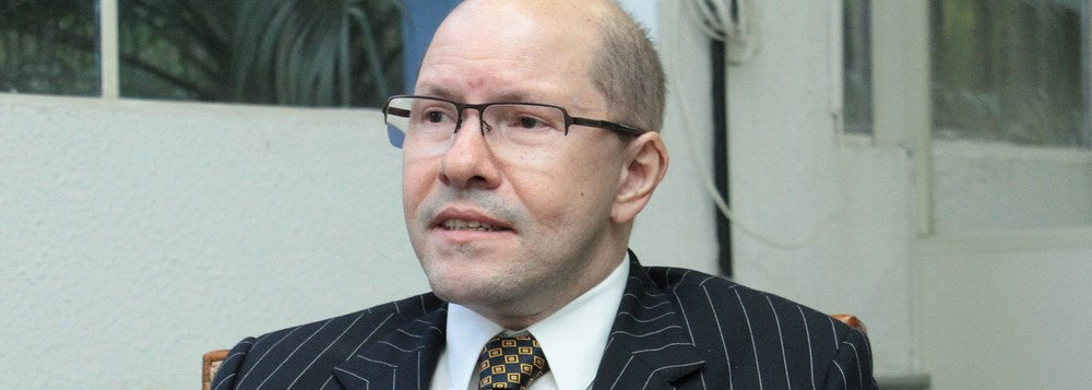 O STF decidiu confirmar a decisão do ministro Dias Toffoli, que havia afastado a inelegibilidade do ex-senador Demóstenes Torres (PTB-GO); o ex-parlamentar foi cassado pelo Senado em 2012 sob acusação de envolvimento com o empresário Carlos Augusto Ramos, o Carlinhos Cachoeira, denunciado por exploração de jogos ilegais e corrupção (Foto: Leonardo Lucena) O STF decidiu confirmar a decisão do ministro Dias Toffoli, que havia afastado a inelegibilidade do ex-senador Demóstenes Torres (PTB-GO); o ex-parlamentar foi cassado pelo Senado em 2012 sob acusação de envolvimento com o empresário Carlos Augusto Ramos, o Carlinhos Cachoeira, denunciado por exploração de jogos ilegais e corrupção