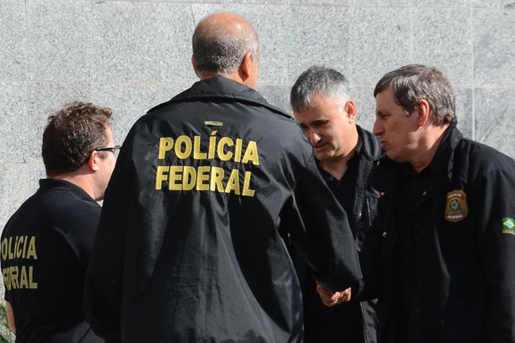 São Paulo - Polícia Federal cumpre mandados de busca e apreensão e de prisão da Operação Proteína, que investiga comércio irregular de anabolizantes e outras drogas (Rovena Rosa/Agência Brasil) (Foto: Leonardo Lucena) São Paulo - Polícia Federal cumpre mandados de busca e apreensão e de prisão da Operação Proteína, que investiga comércio irregular de anabolizantes e outras drogas (Rovena Rosa/Agência Brasil)