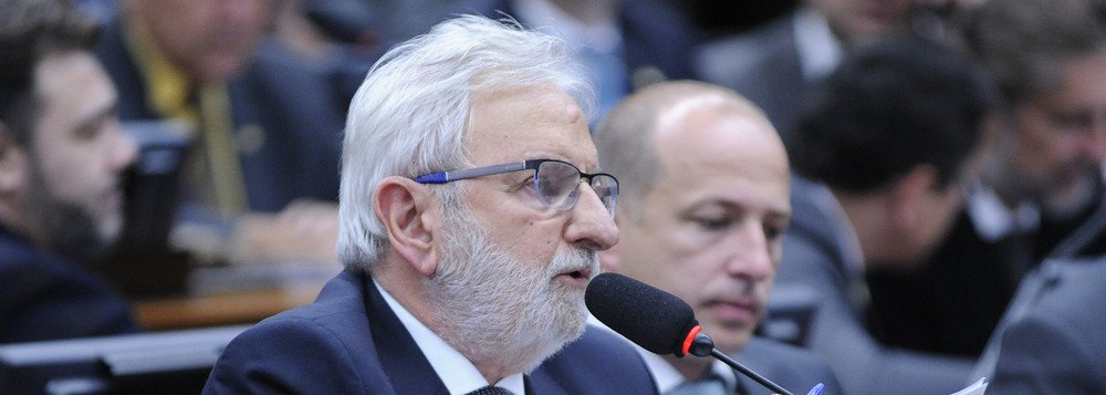 DeputadIvan Valente (Psol-SP) criticou a intenção de Agência Nacional de Saúde de querer reajustar em 10% o valor do planos de saúde; "Vergonha! A ANS sinalizou q vai permitir aumento de 10% nos planos de saúde individuais. Ou seja, quatro vezes a inflação" (Foto: Leonardo Lucena) DeputadIvan Valente (Psol-SP) criticou a intenção de Agência Nacional de Saúde de querer reajustar em 10% o valor do planos de saúde; "Vergonha! A ANS sinalizou q vai permitir aumento de 10% nos planos de saúde individuais. Ou seja, quatro vezes a inflação"