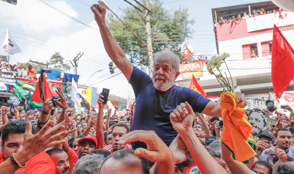 Sao Bernado do Campo SP 07 04 2018 O ex presidente Luiz Inacio Lula da Silva no braço do povo depois da missa e discursos em frente ao sindicato dos metalurgicos no ABC Fotos: Ricardo Stuckert (Foto: Chico Vigilante) Sao Bernado do Campo SP 07 04 2018 O ex presidente Luiz Inacio Lula da Silva no braço do povo depois da missa e discursos em frente ao sindicato dos metalurgicos no ABC Fotos: Ricardo Stuckert