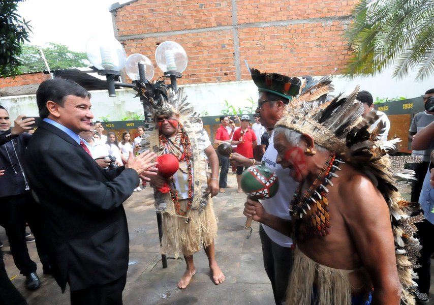 O governador Wellington Dias, na abertura da 16ª Semana dos Povos Indígenas, disse que continuará buscando os meios legais para reconhecer as comunidades indígenas; "Todos precisam saber que no Piauí existe índio. Vamos proporcionar a solução dos problemas e solicitações das tribos, incluindo educação, saúde, geração de renda. Temos acompanhado os litígios de terras e teremos bons resultados" (Foto: Voney Malta) O governador Wellington Dias, na abertura da 16ª Semana dos Povos Indígenas, disse que continuará buscando os meios legais para reconhecer as comunidades indígenas; "Todos precisam saber que no Piauí existe índio. Vamos proporcionar a solução dos problemas e solicitações das tribos, incluindo educação, saúde, geração de renda. Temos acompanhado os litígios de terras e teremos bons resultados"