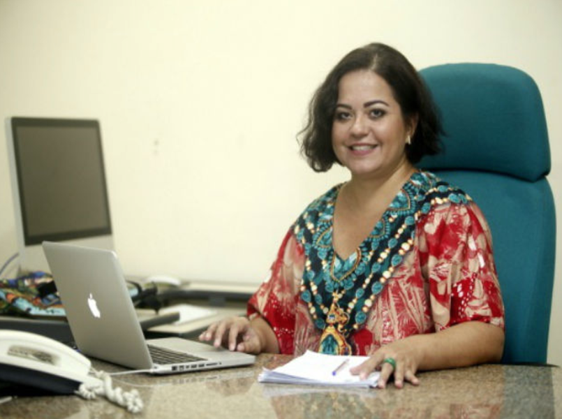 A professora Nágyla Maria Galdino Drumond assume nesta segunda-feira (23) o cargo de Secretaria da Ciência, Tecnologia e Educação Superior do Ceará. Ela entra no lugar de Inácio Arruda, que deixou o cargo para se candidatar nas eleições de outubro. Nágyla é a primeira mulher a ocupar esse cargo (Foto: Rodrigo Rocha) A professora Nágyla Maria Galdino Drumond assume nesta segunda-feira (23) o cargo de Secretaria da Ciência, Tecnologia e Educação Superior do Ceará. Ela entra no lugar de Inácio Arruda, que deixou o cargo para se candidatar nas eleições de outubro. Nágyla é a primeira mulher a ocupar esse cargo