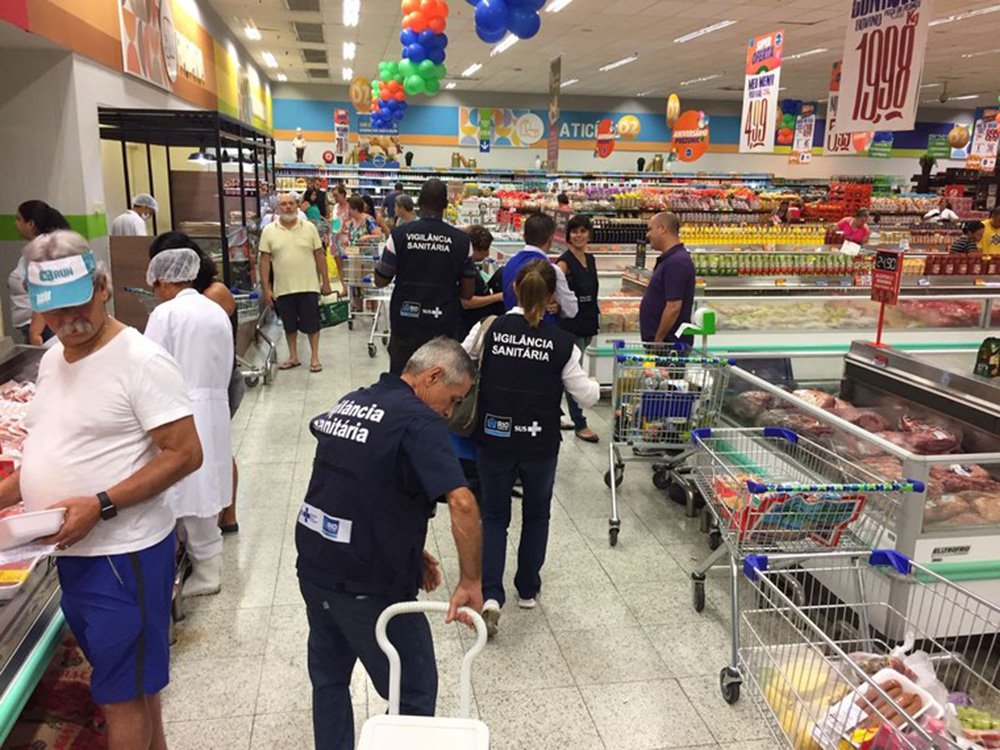 Um desastroso cenário se agrava com a Operação Carne Fraca da Polícia Federal, que tem como alvo as indústrias nacionais de carne e consequentemente mais de 40 mil trabalhadores que terão seus empregos afetados com proibição da exportação de carne para Europa (Foto: Cláudio Vignatti) Um desastroso cenário se agrava com a Operação Carne Fraca da Polícia Federal, que tem como alvo as indústrias nacionais de carne e consequentemente mais de 40 mil trabalhadores que terão seus empregos afetados com proibição da exportação de carne para Europa