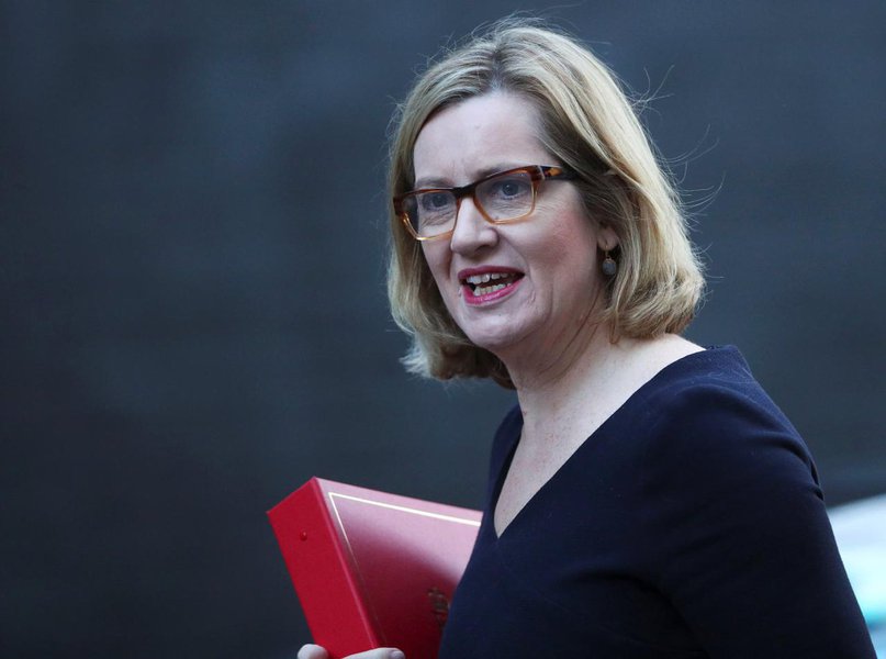 Britain's Home Secretary Amber Rudd arrives in Downing Street in London, January 16, 2018. REUTERS/Hannah McKay (Foto: Leonardo Lucena) Britain's Home Secretary Amber Rudd arrives in Downing Street in London, January 16, 2018. REUTERS/Hannah McKay