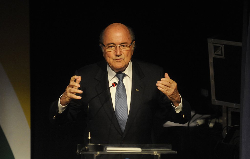 Ex-presidente da Fifa, Joseph Blatter se disse chocado com uma regra incluída no processo de seleção de sedes da Copa do Mundo que pode permitir que uma força-tarefa de cinco homens desclassifique uma candidata antes que uma votação democrática seja realizada; o suíço disse temer “que exista um movimento” por meio do qual uma “força-tarefa especial” receberá poder “para decidir quem será candidato ou não”. “Isto não é possível”, acrescentou (Foto: Leonardo Lucena) Ex-presidente da Fifa, Joseph Blatter se disse chocado com uma regra incluída no processo de seleção de sedes da Copa do Mundo que pode permitir que uma força-tarefa de cinco homens desclassifique uma candidata antes que uma votação democrática seja realizada; o suíço disse temer “que exista um movimento” por meio do qual uma “força-tarefa especial” receberá poder “para decidir quem será candidato ou não”. “Isto não é possível”, acrescentou