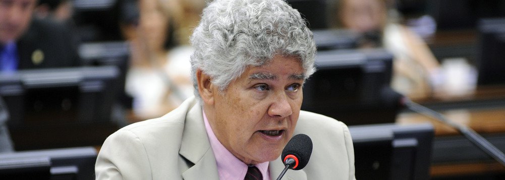 "Popularidade de Temer é como rabo de cavalo: só cresce para baixo! No Datafolha, conseguiu cair de 6% para 3%. Candidato presidencial que apoiou sua subida ao poder, diretamente ou através de seu partido, vai dizer o quê?", questionou o deputado federal Chico Alencar (Psol-RJ) no Twitter (Foto: Leonardo Lucena) "Popularidade de Temer é como rabo de cavalo: só cresce para baixo! No Datafolha, conseguiu cair de 6% para 3%. Candidato presidencial que apoiou sua subida ao poder, diretamente ou através de seu partido, vai dizer o quê?", questionou o deputado federal Chico Alencar (Psol-RJ) no Twitter