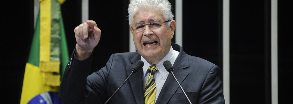 Senador Roberto Requião (PMDB-PR) propõe debate sobre reforma agrária e remessas de lucros (Foto: Leonardo Lucena) Senador Roberto Requião (PMDB-PR) propõe debate sobre reforma agrária e remessas de lucros