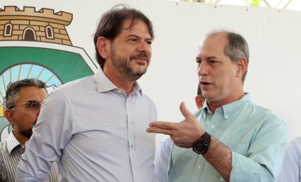 "A ambiguidade ideológica estabelecida em sua candidatura pode, portanto, correr solta. É direita ou esquerda? Claro que o eleitorado mais politizado já entendeu que se trata de uma candidatura de direita. Mas, refiro-me à retórica eleitoral que será lançada como isca, tanto aos eleitores desavisados quanto aos líderes de partidos à deriva golpista, como o PP, o DEM e o PSB", afirma o colunista Gustavo Conde sobre a candidatura Ciro Gomes (Foto: Gustavo Conde) "A ambiguidade ideológica estabelecida em sua candidatura pode, portanto, correr solta. É direita ou esquerda? Claro que o eleitorado mais politizado já entendeu que se trata de uma candidatura de direita. Mas, refiro-me à retórica eleitoral que será lançada como isca, tanto aos eleitores desavisados quanto aos líderes de partidos à deriva golpista, como o PP, o DEM e o PSB", afirma o colunista Gustavo Conde sobre a candidatura Ciro Gomes