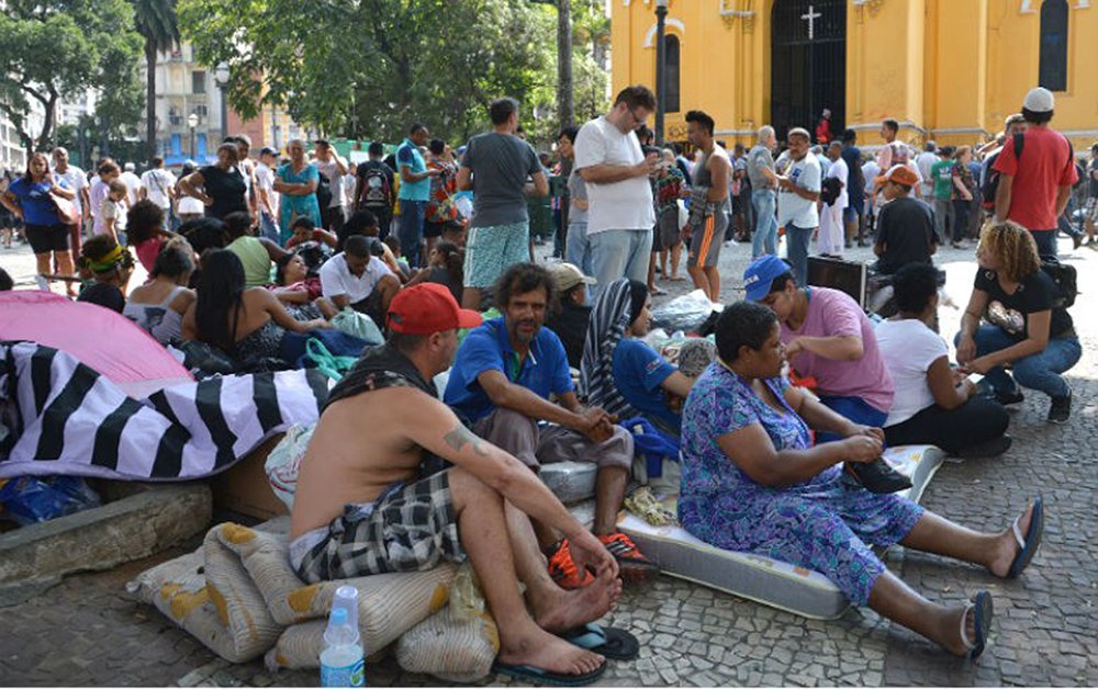 Um total de 38 movimentos sociais ligados à luta por moradia manifestaram solidariedade às cerca de 150 famílias vítimas do incêndio que destruiu uma ocupação no centro da capital paulista; entidades também repudiam a tentativa – pela mídia tradicional e pelo poder público – de responsabilizar os moradores pela tragédia e cobram políticas públicas que atendam à demanda por moradia popular na cidade e no país; 'Enquanto morar for privilégio, ocupar é um direito', dizem os movimentos no documento (Foto: Paulo Emílio) Um total de 38 movimentos sociais ligados à luta por moradia manifestaram solidariedade às cerca de 150 famílias vítimas do incêndio que destruiu uma ocupação no centro da capital paulista; entidades também repudiam a tentativa – pela mídia tradicional e pelo poder público – de responsabilizar os moradores pela tragédia e cobram políticas públicas que atendam à demanda por moradia popular na cidade e no país; 'Enquanto morar for privilégio, ocupar é um direito', dizem os movimentos no documento