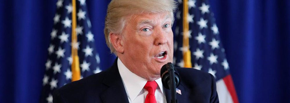 A secretária de imprensa da Casa Branca, Sarah Huckabee Sanders, disse que Washington não estabeleceu um cronograma sobre possíveis ataques na Síria; no entanto, o presidente dos EUA, Donald Trump, está deixando uma série de opções em Damasco, além de um suposto ataque com mísseis; Trump acredita que as autoridades russas e sírias deveriam ser responsabilizadas por um suposto ataque químico na cidade de Douma, disse o secretário de imprensa da Casa Branca; "O presidente responsabiliza a Rússia e a Síria por esse ataque com armas químicas", disse Sanders
(Foto: Leonardo Lucena)
A secretária de imprensa da Casa Branca, Sarah Huckabee Sanders, disse que Washington não estabeleceu um cronograma sobre possíveis ataques na Síria; no entanto, o presidente dos EUA, Donald Trump, está deixando uma série de opções em Damasco, além de um suposto ataque com mísseis; Trump acredita que as autoridades russas e sírias deveriam ser responsabilizadas por um suposto ataque químico na cidade de Douma, disse o secretário de imprensa da Casa Branca; "O presidente responsabiliza a Rússia e a Síria por esse ataque com armas químicas", disse Sanders