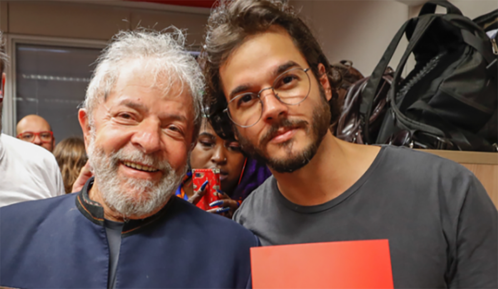 O advogado e militante pernambucano do PDT Túlio Gadêlha conta, em entrevista à jornalista Monica Bergamo, que levou um susto com críticas ao postar foto sua com Lula no sindicato em São Bernardo do Campo onde o ex-presidente se entregou para ser preso, dias atrás; "O debate político está polarizado, muito raso. As pessoas só querem ver duas cores. Não estive ali para defender o projeto político do PT, até porque eu não defendo. Estive para defender a ordem constitucional e a democracia", diz Gadêlha (Foto: Aquiles Lins) O advogado e militante pernambucano do PDT Túlio Gadêlha conta, em entrevista à jornalista Monica Bergamo, que levou um susto com críticas ao postar foto sua com Lula no sindicato em São Bernardo do Campo onde o ex-presidente se entregou para ser preso, dias atrás; "O debate político está polarizado, muito raso. As pessoas só querem ver duas cores. Não estive ali para defender o projeto político do PT, até porque eu não defendo. Estive para defender a ordem constitucional e a democracia", diz Gadêlha