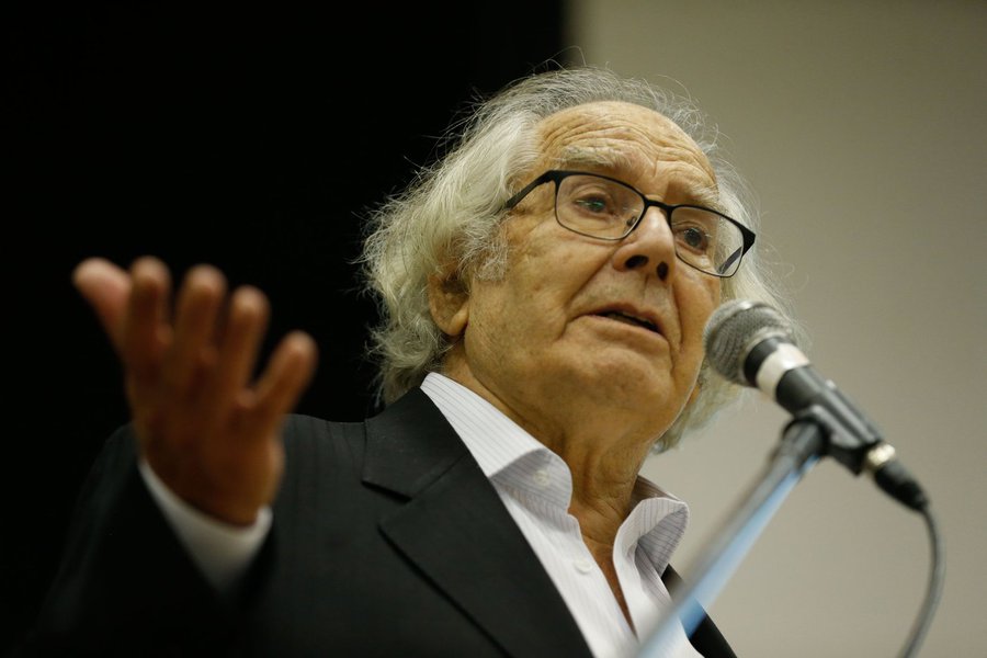 A proibição partiu da juíza federal Carolina Moura Lebbos, da 12ª Vara da Justiça Federal de Curitiba, e viola as Regras Mínimas da ONU para o Tratamento de Presos, tratado internacional do qual o Brasil é signatário. Esquivel criticou a decisão e disse que 'a democracia na América Latina está em risco'", diz o Boletim (Foto: Aquiles Lins) A proibição partiu da juíza federal Carolina Moura Lebbos, da 12ª Vara da Justiça Federal de Curitiba, e viola as Regras Mínimas da ONU para o Tratamento de Presos, tratado internacional do qual o Brasil é signatário. Esquivel criticou a decisão e disse que 'a democracia na América Latina está em risco'", diz o Boletim