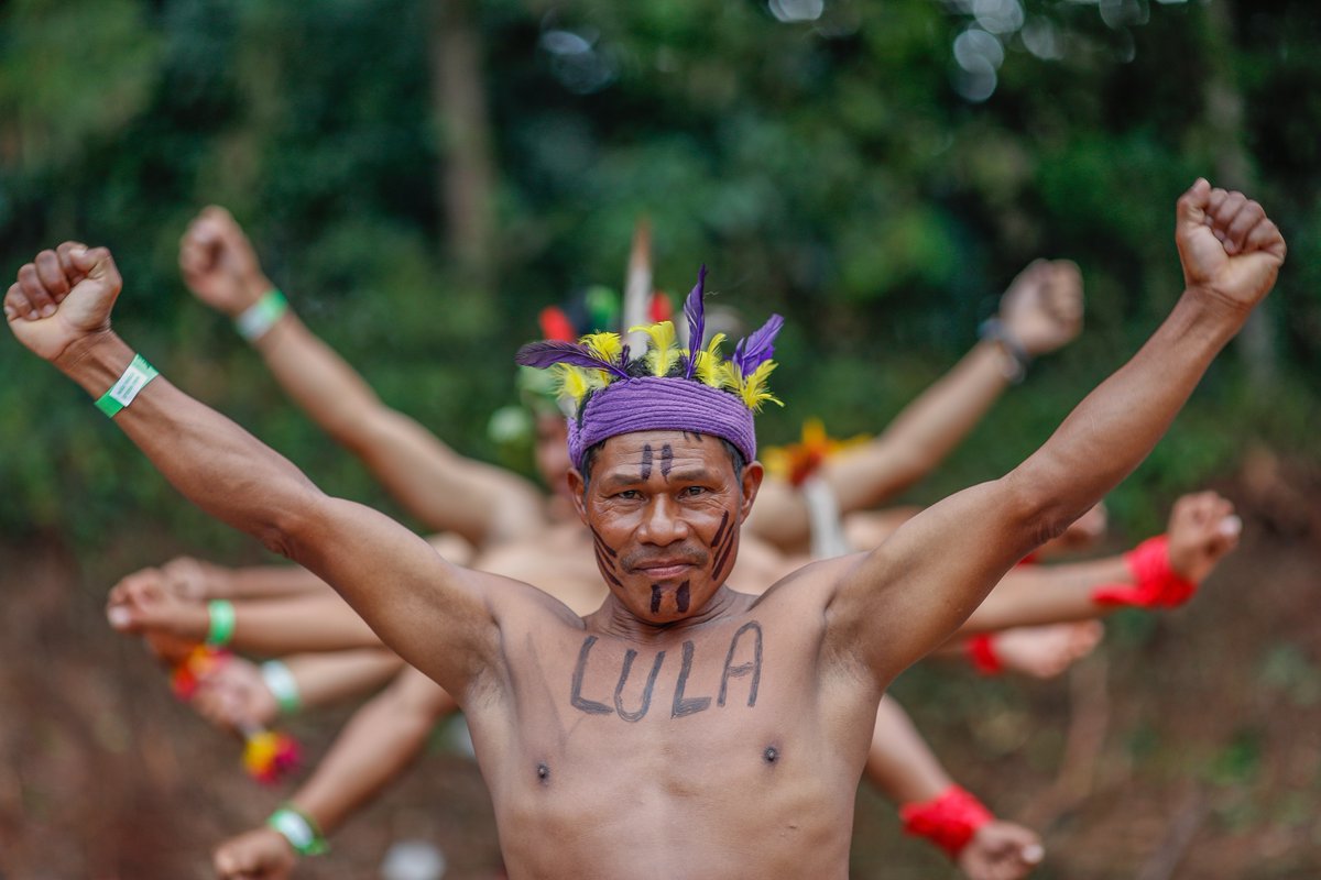 Índios da tribo Kaingang chegaram nesta quarta-feira 2 ao acampamento Lula Livre, em Curitiba, onde fizeram uma cerimônia em homenagem ao ex-presidente; "Hoje o nosso país está doente", declarou liderança indígena; assista (Foto: Gisele Federicce) Índios da tribo Kaingang chegaram nesta quarta-feira 2 ao acampamento Lula Livre, em Curitiba, onde fizeram uma cerimônia em homenagem ao ex-presidente; "Hoje o nosso país está doente", declarou liderança indígena; assista