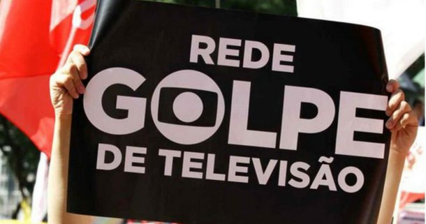 Estado de exceção no qual se encontra o Brasil de outrora (Bra’z’ilatual) parece que alcançou o seu apogeu estratégico com a prisão inconstitucional de Lula, embora ofuscada pela ausência da chibata e das algemas escopofílicas da cena que se imaginara. Os porcos do PIG já podem ser descartados, estão nus em praça pública (Foto: Cássio Vilela Prado) Estado de exceção no qual se encontra o Brasil de outrora (Bra’z’ilatual) parece que alcançou o seu apogeu estratégico com a prisão inconstitucional de Lula, embora ofuscada pela ausência da chibata e das algemas escopofílicas da cena que se imaginara. Os porcos do PIG já podem ser descartados, estão nus em praça pública