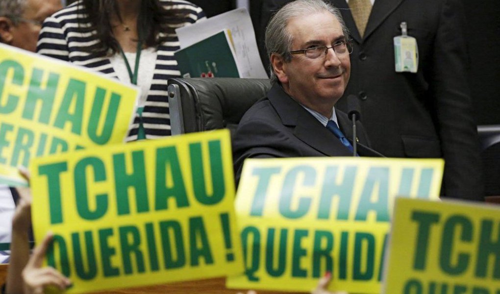 "Hoje se completam dois anos que um circo comandado por Eduardo Cunha, então presidente da Câmara dos Deputados, desfechou um golpe contra a soberania do voto do povo brasileiro", avalia o jornalista Fernando Brito; "Dois anos depois temos um país dividido e sofrido, de quem estão tirando, até, a esperança de mudança nas eleições de outubro. O circo trágico de 17 de abril de 2016 está ardendo num incêndio do qual só se entrevêem as chamas", diz ele (Foto: Aquiles Lins) "Hoje se completam dois anos que um circo comandado por Eduardo Cunha, então presidente da Câmara dos Deputados, desfechou um golpe contra a soberania do voto do povo brasileiro", avalia o jornalista Fernando Brito; "Dois anos depois temos um país dividido e sofrido, de quem estão tirando, até, a esperança de mudança nas eleições de outubro. O circo trágico de 17 de abril de 2016 está ardendo num incêndio do qual só se entrevêem as chamas", diz ele