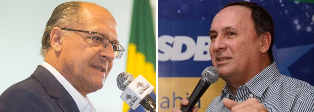 Patinando nas pesquisas, investigado e com o PSDB desgastado pelo golpe contra Dilma, o presidenciável Geraldo Alckmin (PSDB) tem mantido contato direto com o deputado federal João Gualberto para que o parlamentar mantenha até o fim sua candidatura ao governo da Bahia; apesar de ainda sonhar com o apoio do DEM, o investimento na candidatura do deputado é para não depender do humor dos democratas (Foto: Voney Malta) Patinando nas pesquisas, investigado e com o PSDB desgastado pelo golpe contra Dilma, o presidenciável Geraldo Alckmin (PSDB) tem mantido contato direto com o deputado federal João Gualberto para que o parlamentar mantenha até o fim sua candidatura ao governo da Bahia; apesar de ainda sonhar com o apoio do DEM, o investimento na candidatura do deputado é para não depender do humor dos democratas