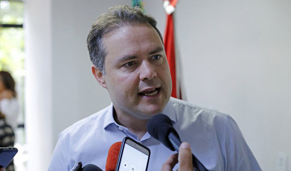 As mudanças de partido por parlamentares e candidatos mudou a correlação de forças na base aliada do governador Renan Filho (MDB); PSD, PDT, PCdoB, Avante e PR ocupam secretarias; um caso à parte é o do PTB; a sigla já mantinha a indicação da Secretaria do Trabalho e agora, após a “dança das cadeiras”, passou a ter na sua cota a da Mulher e dos Direitos Humanos; mas vai perder uma das duas (Foto: Voney Malta) As mudanças de partido por parlamentares e candidatos mudou a correlação de forças na base aliada do governador Renan Filho (MDB); PSD, PDT, PCdoB, Avante e PR ocupam secretarias; um caso à parte é o do PTB; a sigla já mantinha a indicação da Secretaria do Trabalho e agora, após a “dança das cadeiras”, passou a ter na sua cota a da Mulher e dos Direitos Humanos; mas vai perder uma das duas