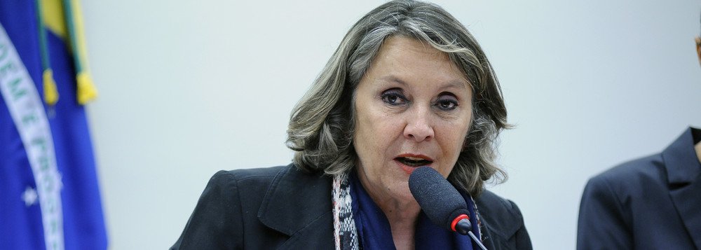 Deputada Erika Kokay (PT-DF) também afirmou que a "maioria da sociedade brasileira é contra as privatizações e defende que a #EletrobrasPublica sirva ao Brasil e não aos interesses de empresas estatais estrangeiras!"; "Defender a @Eletrobras é defender a soberania nacional! #EletrobrasPublica" (Foto: Leonardo Lucena) Deputada Erika Kokay (PT-DF) também afirmou que a "maioria da sociedade brasileira é contra as privatizações e defende que a #EletrobrasPublica sirva ao Brasil e não aos interesses de empresas estatais estrangeiras!"; "Defender a @Eletrobras é defender a soberania nacional! #EletrobrasPublica"