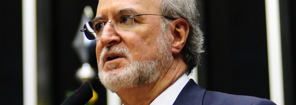 O TJ-MG confirmou nesta segunda-feira (30) que a defesa do ex-governador de Minas Eduardo Azeredo (PSDB) entrou com novo recurso na segunda instância, chamado de embargos de declaração. Neste recurso, a defesa pede explicações dos desembargadores sobre a decisão; pivô do mensalão tucano, Azeredo foi condenado por peculato e lavagem de dinheiro pela primeira vez em dezembro de 2015, quando foi sentenciado a 20 anos e 10 meses de prisão (Foto: Leonardo Lucena) www.brasil247.com - O TJ-MG confirmou nesta segunda-feira (30) que a defesa do ex-governador de Minas Eduardo Azeredo (PSDB) entrou com novo recurso na segunda instância, chamado de embargos de declaração. Neste recurso, a defesa pede explicações dos desembargadores sobre a decisão; pivô do mensalão tucano, Azeredo foi condenado por peculato e lavagem de dinheiro pela primeira vez em dezembro de 2015, quando foi sentenciado a 20 anos e 10 meses de prisão