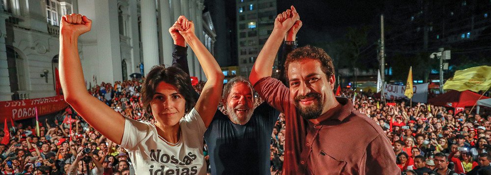"Na nova encruzilhada histórica que vive o Brasil há um lado a escolher, o da luta pela democracia, os direitos do povo, a soberania nacional. E um método a adotar, o da resistência, da união e da luta, sem tréguas nem concessões, contra inimigos que pretendem instaurar uma ditadura, impedir o progresso social e submeter o país ao imperialismo", diz o colunista Jose Reinaldo Carvalho; "Nas opções que a esquerda fizer em face da atual encruzilhada histórica é necessária a convicção de que não haverá travessia fácil, nem retilínea , nem abrupta" (Foto: José Reinaldo Carvalho) "Na nova encruzilhada histórica que vive o Brasil há um lado a escolher, o da luta pela democracia, os direitos do povo, a soberania nacional. E um método a adotar, o da resistência, da união e da luta, sem tréguas nem concessões, contra inimigos que pretendem instaurar uma ditadura, impedir o progresso social e submeter o país ao imperialismo", diz o colunista Jose Reinaldo Carvalho; "Nas opções que a esquerda fizer em face da atual encruzilhada histórica é necessária a convicção de que não haverá travessia fácil, nem retilínea , nem abrupta"