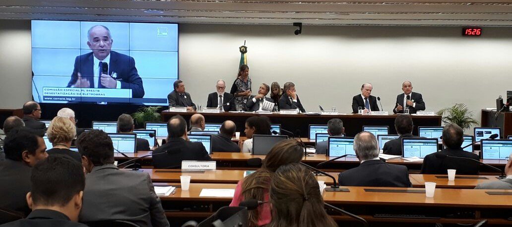 O ex-presidente da Agência Nacional de Águas, Vicente Andreu, diz que o modelo proposto para a Eletrobras no que se refere à gestão dos recursos hídricos vai aumentar os conflitos; ele afirmou que a solução de conflitos em bacias como a do Rio Madeira é a judicialização; já na gestão do São Francisco, a Chesf abastece 80% das cidades e tem responsabilidade social, ambiental e estratégica com o Nordeste (Foto: Voney Malta) O ex-presidente da Agência Nacional de Águas, Vicente Andreu, diz que o modelo proposto para a Eletrobras no que se refere à gestão dos recursos hídricos vai aumentar os conflitos; ele afirmou que a solução de conflitos em bacias como a do Rio Madeira é a judicialização; já na gestão do São Francisco, a Chesf abastece 80% das cidades e tem responsabilidade social, ambiental e estratégica com o Nordeste