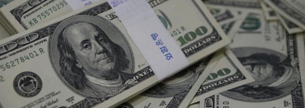 O dólar abriu nesta terça-feira (12) em queda cotado a R$ 3,7217, o que representa um recuo de 0,13%; a moeda norte-americana subiu ontem 0,54%, valendo R$ 3,7267 para venda, mesmo com a atuação do Banco Central ofertando swaps cambiais (venda futura do dólar) (Foto: Leonardo Lucena) O dólar abriu nesta terça-feira (12) em queda cotado a R$ 3,7217, o que representa um recuo de 0,13%; a moeda norte-americana subiu ontem 0,54%, valendo R$ 3,7267 para venda, mesmo com a atuação do Banco Central ofertando swaps cambiais (venda futura do dólar)