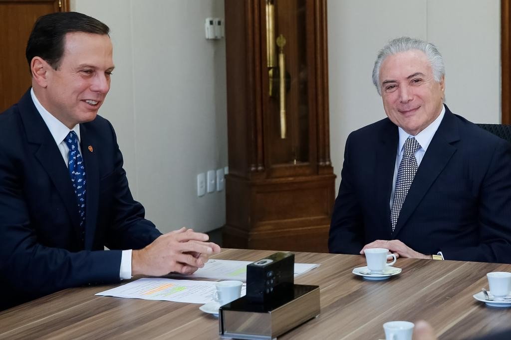 Michel Temer (MDB) se reuniu nesta sexta-feira (20) com João Doria (PSDB), pré-candidato tucano ao governo de São; segundo a jornalista Andreia Sadi, Temer e Doria discutiram alianças entre MDB e PSDB para a disputa estadual em São Paulo e também para o pleito nacional; Doria quer o apoio do MDB para a sua campanha, mas o presidente da Fiesp, Paulo Skaf (MDB), mantém sua candidatura ao Palácio dos Bandeirantes (Foto: Aquiles Lins) Michel Temer (MDB) se reuniu nesta sexta-feira (20) com João Doria (PSDB), pré-candidato tucano ao governo de São; segundo a jornalista Andreia Sadi, Temer e Doria discutiram alianças entre MDB e PSDB para a disputa estadual em São Paulo e também para o pleito nacional; Doria quer o apoio do MDB para a sua campanha, mas o presidente da Fiesp, Paulo Skaf (MDB), mantém sua candidatura ao Palácio dos Bandeirantes