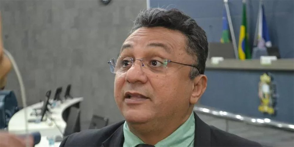 O vereador Dudu (PT) voltou a defender a posição de manter o nome de Lula para a disputa presidencial e que a democracia no país sofre ataques do Judiciário; na Câmara Municipal de Teresina, ele afirmou que "Estão tentando abalar a democracia desde a retirada da Dilma da presidência e com a prisão da maior liderança popular do nosso país e uma das maiores do mundo, o presidente Lula" (Foto: Voney Malta) O vereador Dudu (PT) voltou a defender a posição de manter o nome de Lula para a disputa presidencial e que a democracia no país sofre ataques do Judiciário; na Câmara Municipal de Teresina, ele afirmou que "Estão tentando abalar a democracia desde a retirada da Dilma da presidência e com a prisão da maior liderança popular do nosso país e uma das maiores do mundo, o presidente Lula"