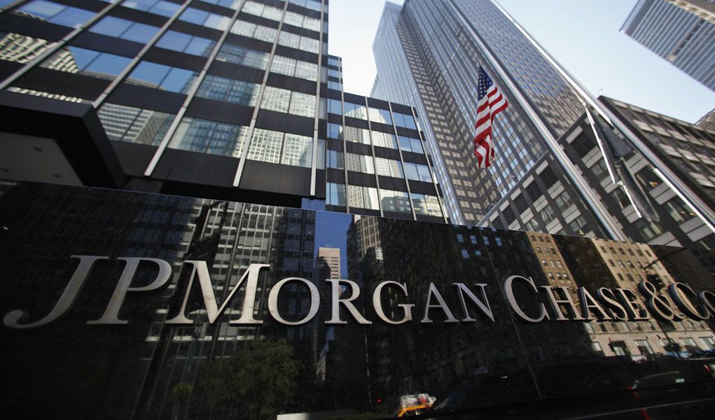 JPMorgan Chanse & Co testou uma nova plataforma de blockchain para emitir instrumentos financeiros com o Banco Nacional do Canadá e outras empresas; banco disse em um comunicado que está adotando a tecnologia para simplificar alguns processos, como pagamento de taxas de juros e vencimentos; teste espelhava um certificado de depósito Yankee de taxa flutuante de US $ 150 milhões do banco canadense (Foto: Voney Malta) JPMorgan Chanse & Co testou uma nova plataforma de blockchain para emitir instrumentos financeiros com o Banco Nacional do Canadá e outras empresas; banco disse em um comunicado que está adotando a tecnologia para simplificar alguns processos, como pagamento de taxas de juros e vencimentos; teste espelhava um certificado de depósito Yankee de taxa flutuante de US $ 150 milhões do banco canadense